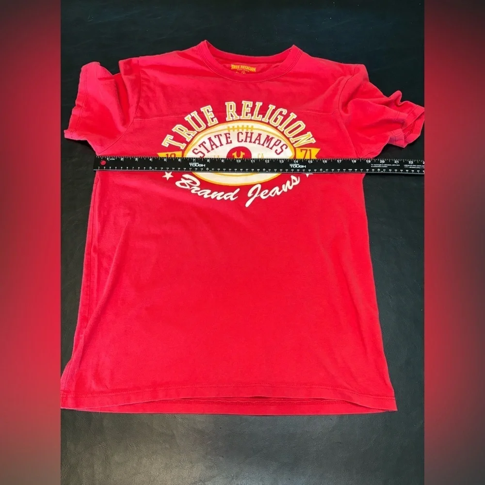 True Religion Brand Jeans T-Shirt Red Large Football Crew T-Shirt.